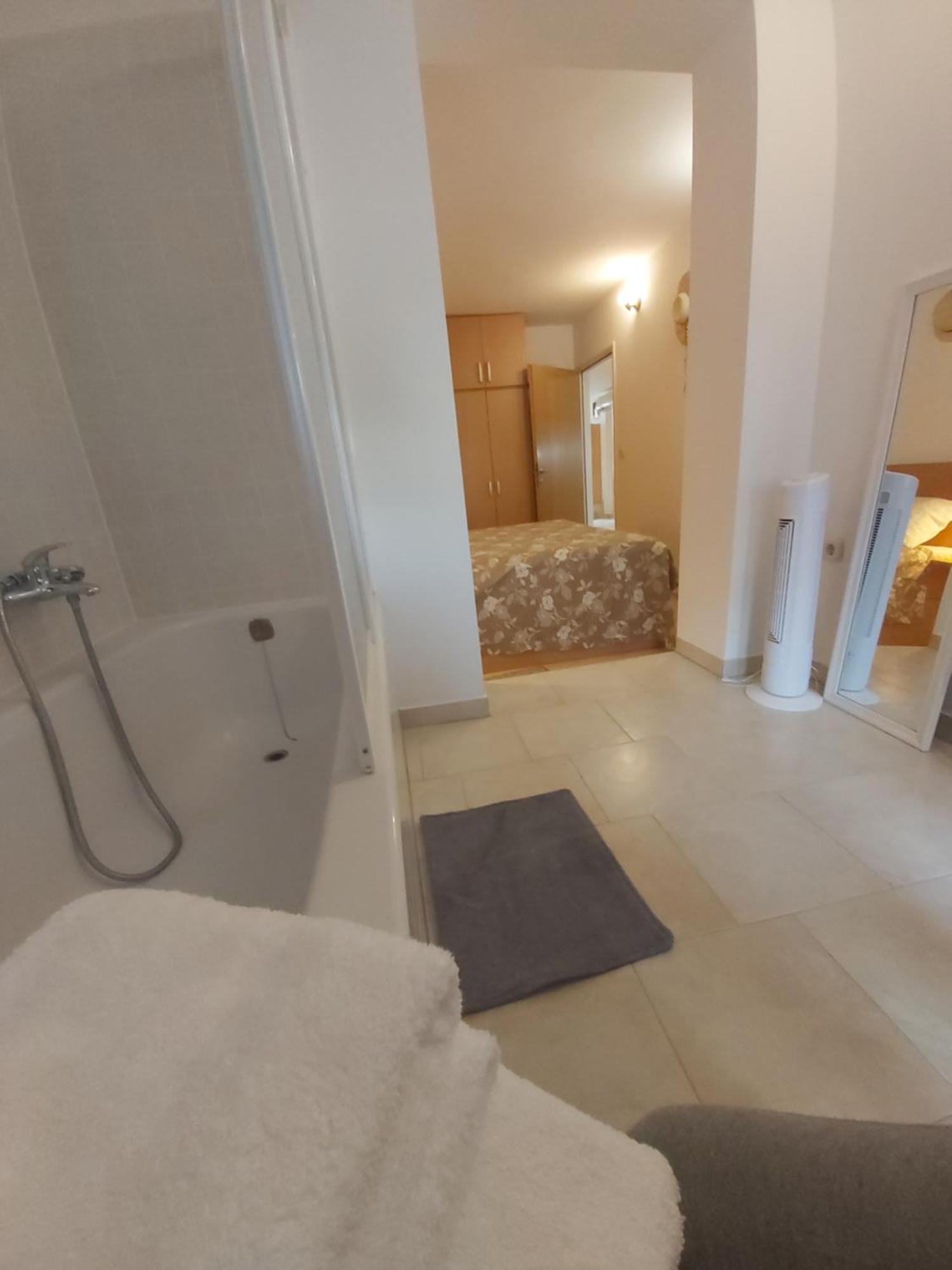 Luce With Shared Pool Appartement *