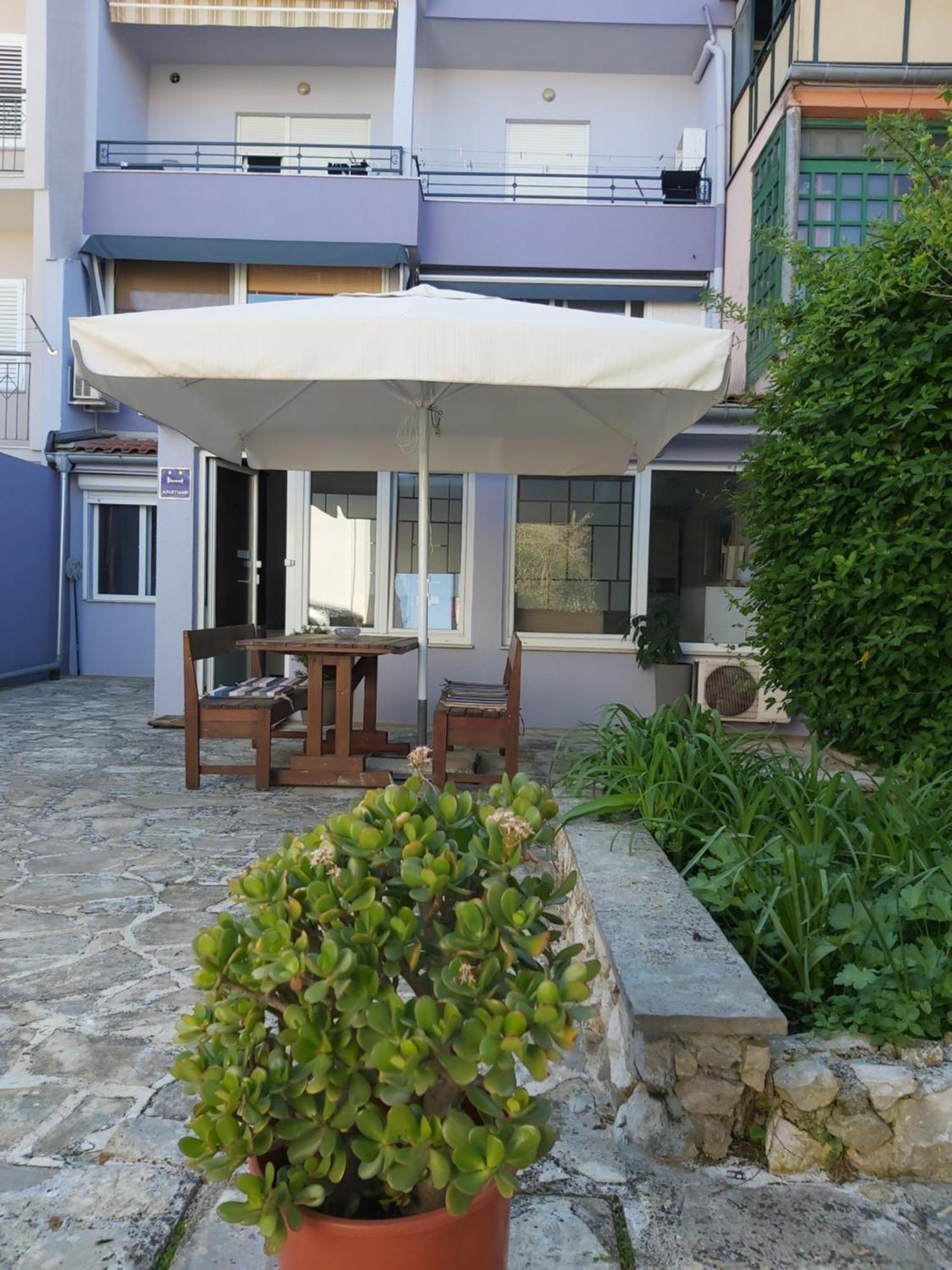 Luce With Shared Pool Appartement